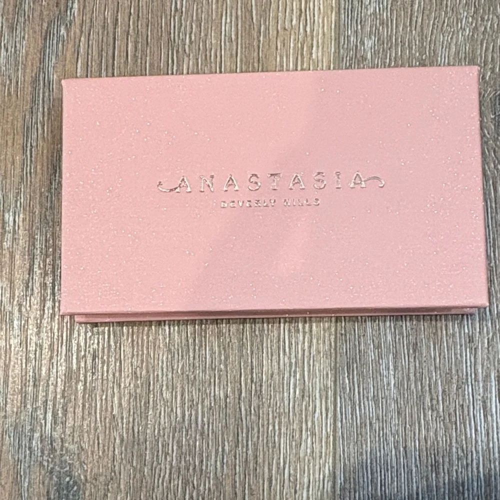 Anastasia Beverly Hills Glittery Pink 8 color Palette New, read description!